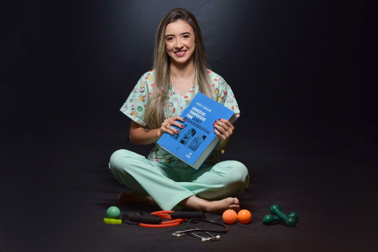 Larissa estudando fisioterapia